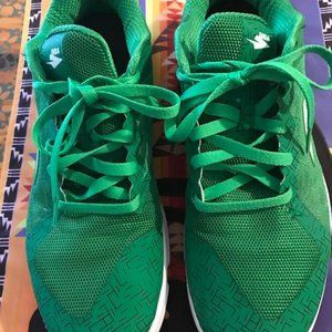 Running tennis shoes by Enda